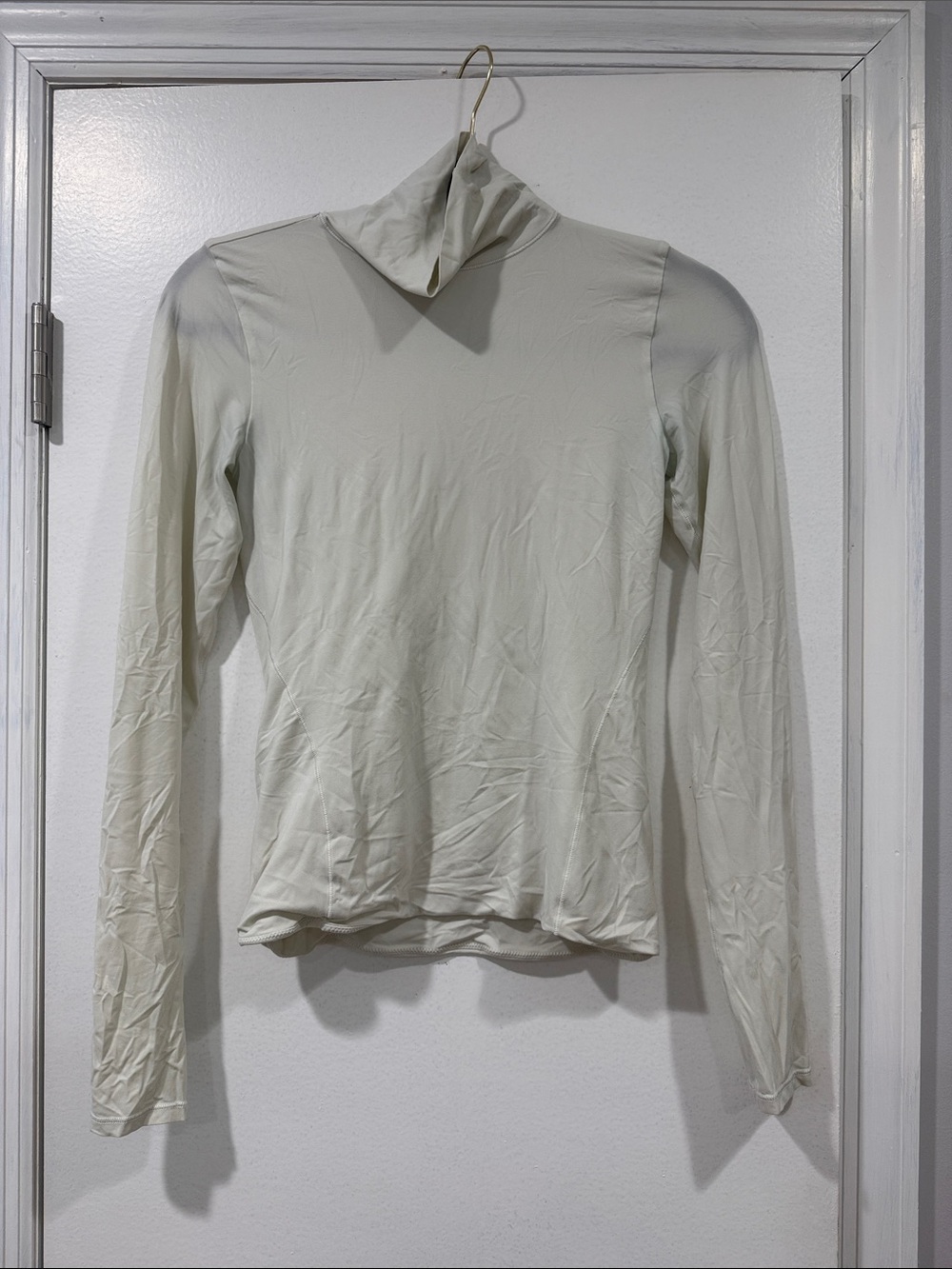 Lululemon Women’s Cream Long-Sleeve Turtleneck Top